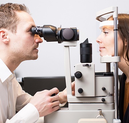 Woman receiving Comprehensive Eye Exam
